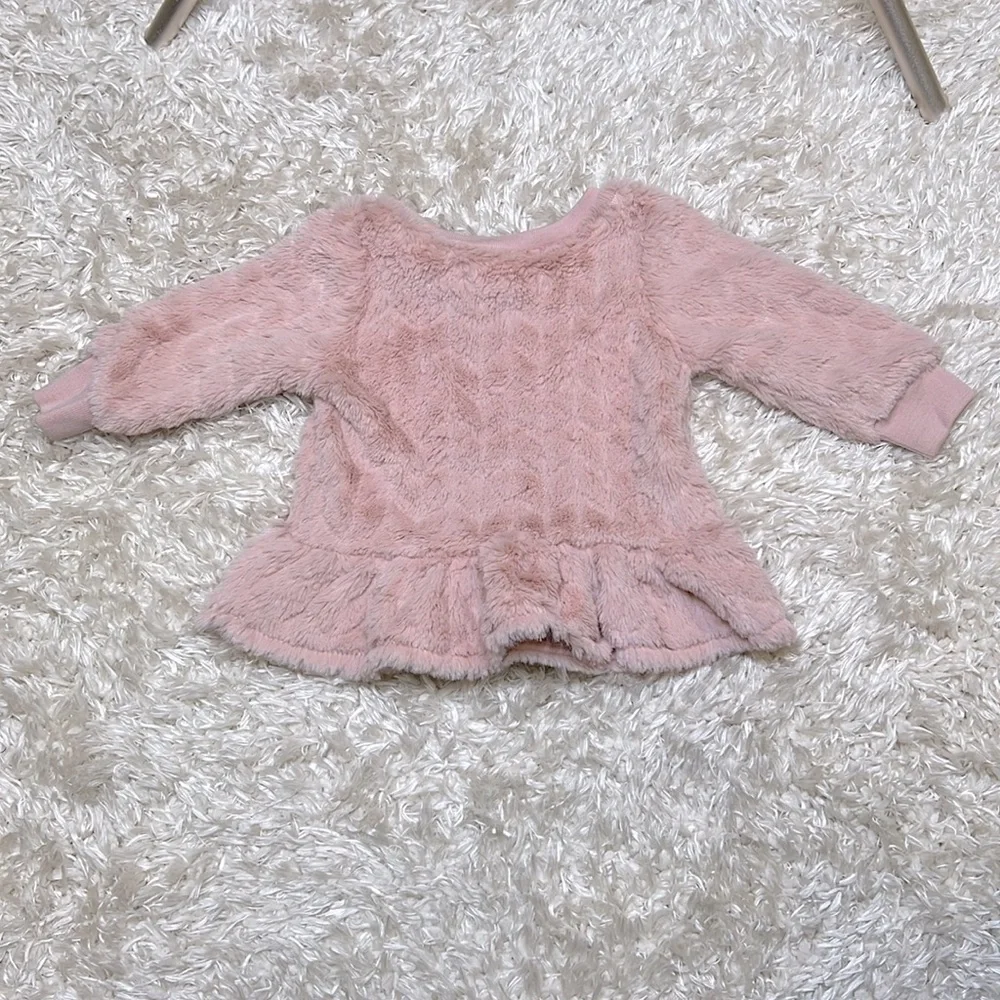 TAHARI || Tahari Baby (0-3M) Fuzzy Pink Peplum Top/Dress - Picture 2 of 4